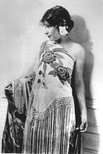Norma Talmadge in a shawl (Marc Wanamaker / Bison Archives)